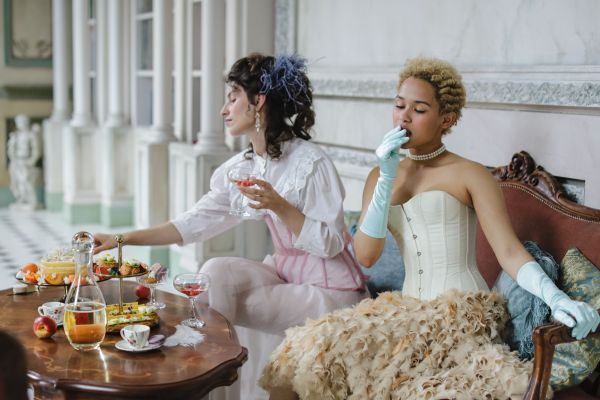 What Are the Must-Have Accessories for a British High Tea Event?