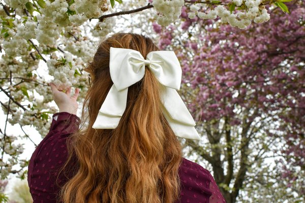 Which Five Must-Have Accessories Will Elevate Any UK Women's Outfit This Season?